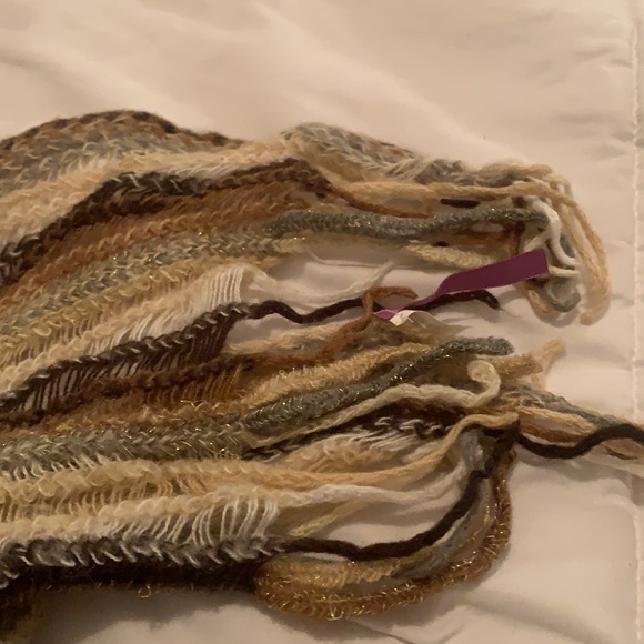 Smart set scarf - Picture 3 of 5